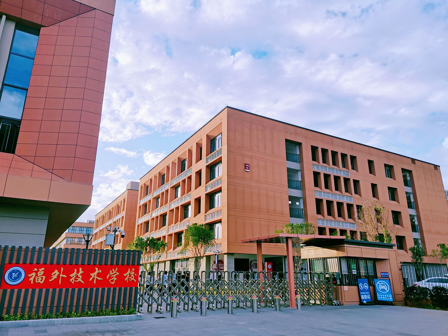 学校大门