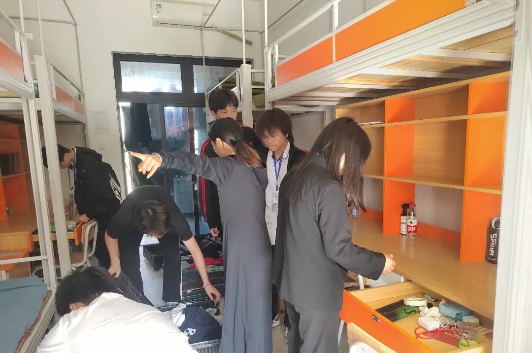 排查宿舍隐患,确保校园安全 | 我校开展寝室违禁品排查工作(4)