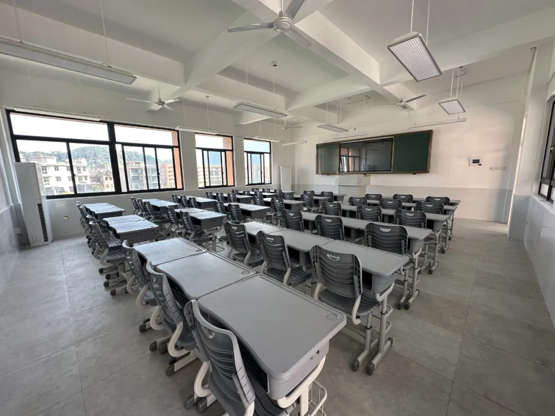 教室图二.png