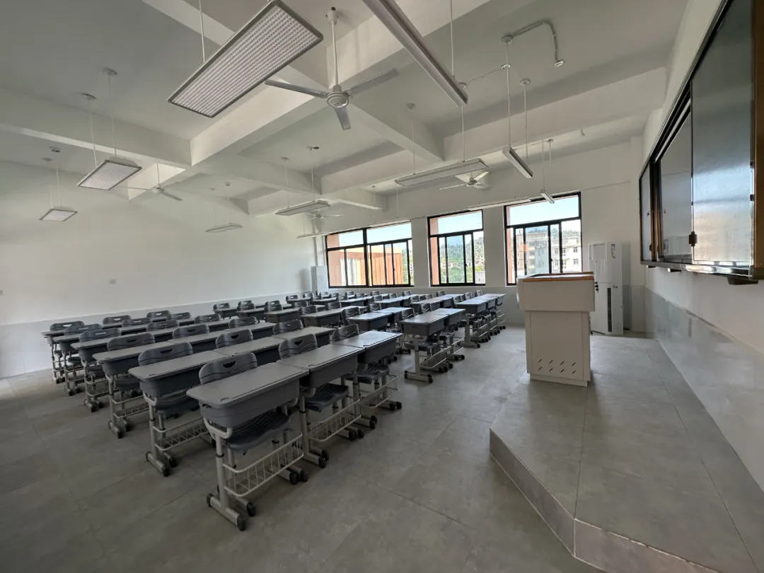 教室图三.png